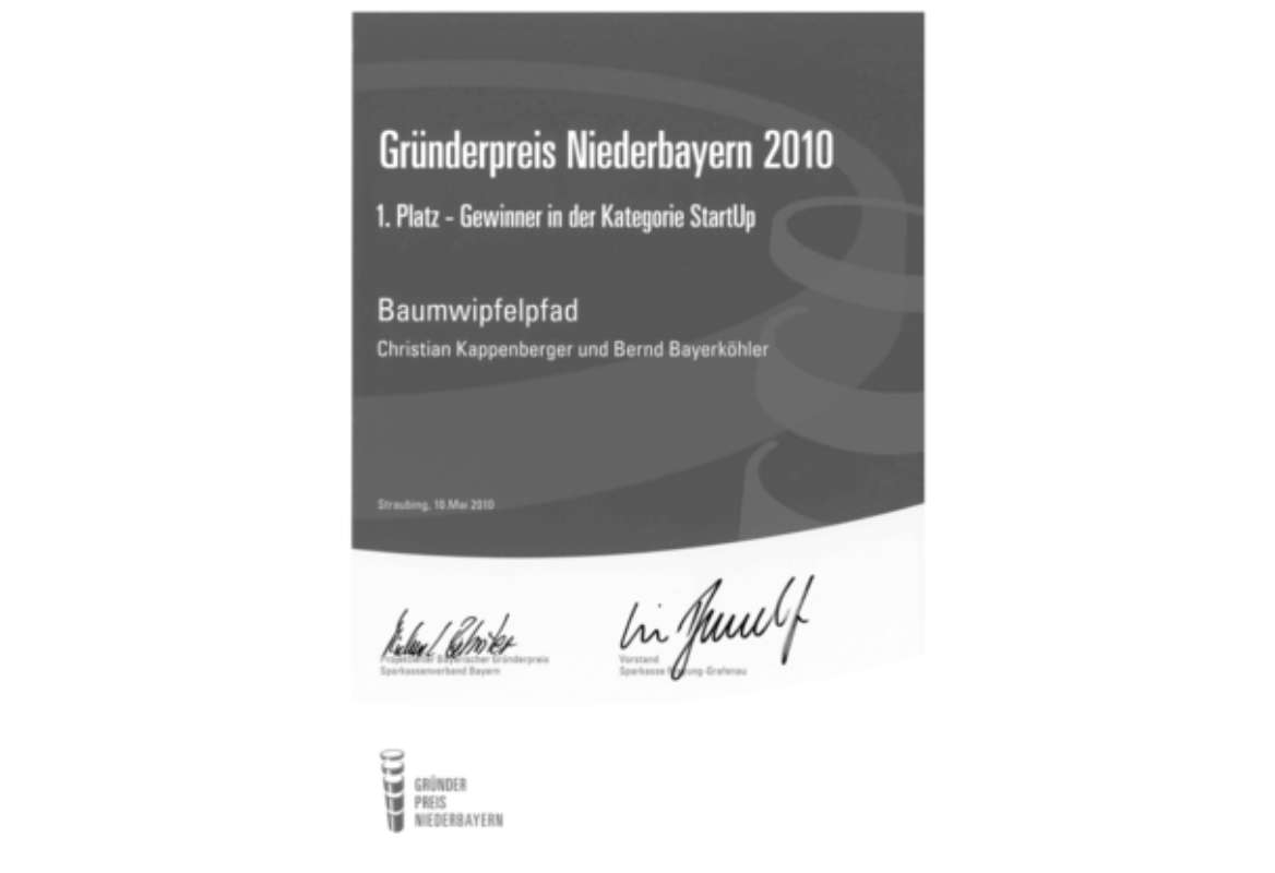 Auszeichnung für den Baumwipfelpfad mit dem Gründerpreis Niederbayern mit dem 1. Platz als Gewinner der Kategroie StartUp
