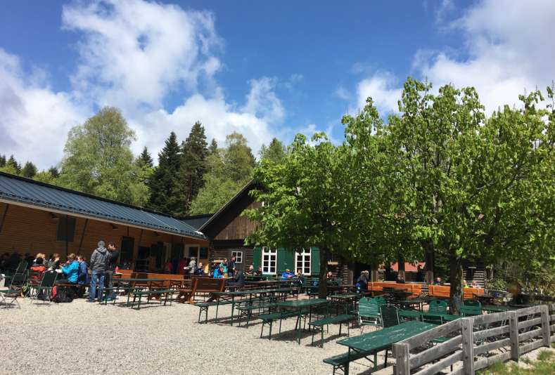 Die Grünhütte in Bad Wildbad verköstigt Besucher mit regionalen Schmankerl.